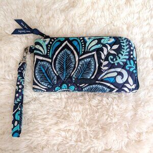 New Vera Bradley Cotton RFID Tech Wristlet Wallet (Blue Island Medallion)